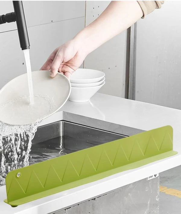 Kitchen sink splash guard